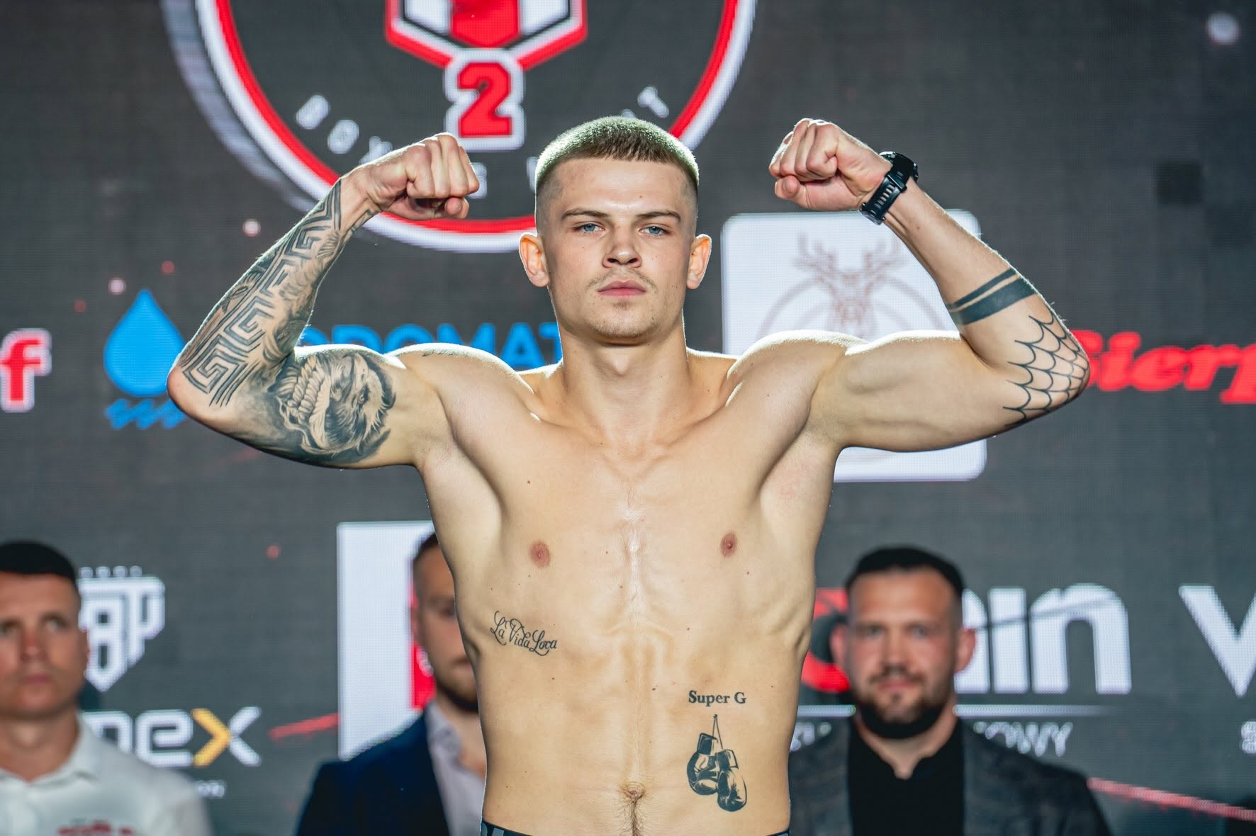 Artur Proksa podczas ważenia przed galą Polonika Boxing Night 2